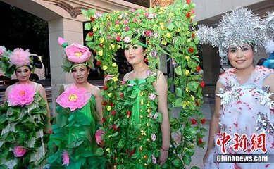 新疆克拉瑪依環(huán)保時裝秀 倡導綠色新風尚，點亮低碳生活